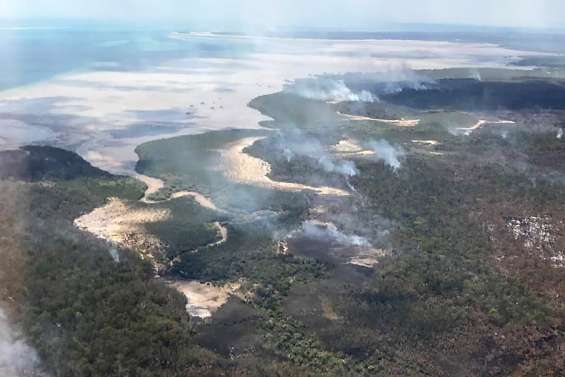 Incendies maîtrisés sur l'île Fraser