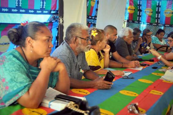 Le FLNKS et ses partis frères placent l'unité 