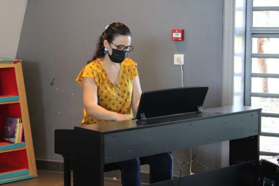 Un nouveau piano inauguré dans le hall du Médipôle