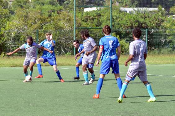 Football : le CA Saint-Louis solide leader dans le Sud