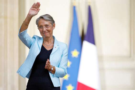 Elisabeth Borne fait son entrée à Matignon