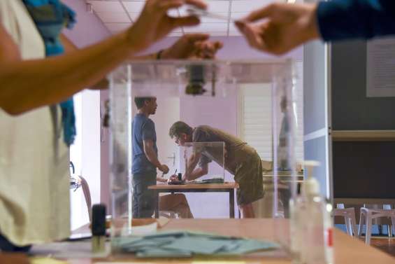 Dix-sept candidats dans la course des législatives