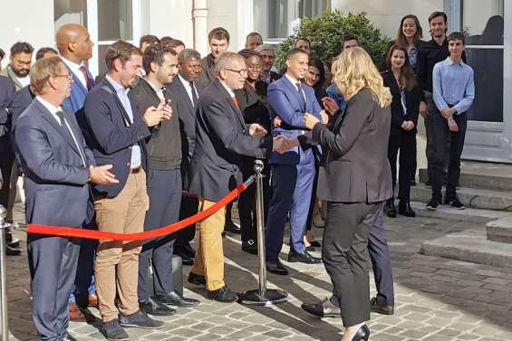 En Métropole, le dossier calédonien entre de nouvelles mains