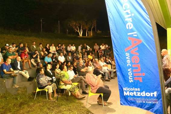 Nicolas Metzdorf en réunion à Katiramona