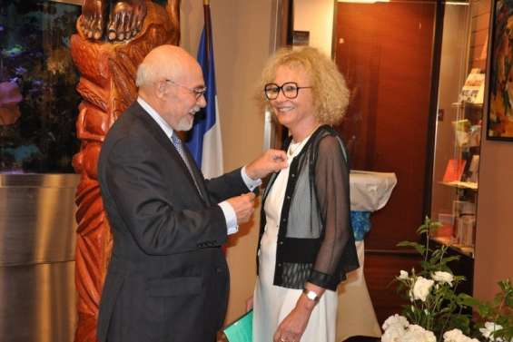 Agnès Siraut décorée de l'ordre national du Mérite