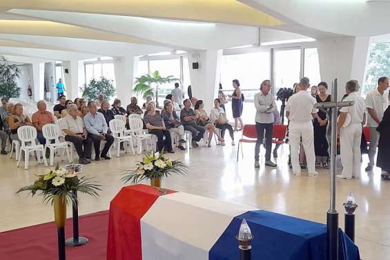 [VIDÉO] Ultime hommage à Jean Lèques à la mairie de Nouméa