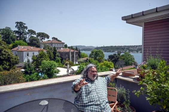 Pendant la guerre, les affaires continuent via le Bosphore