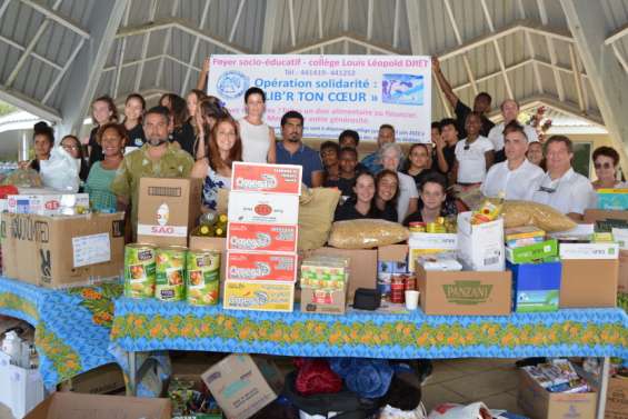 Les élèves récoltent 2 500 produits  de 1re nécessité pour des associations