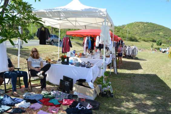 Un vide-greniers matinal à Déva
