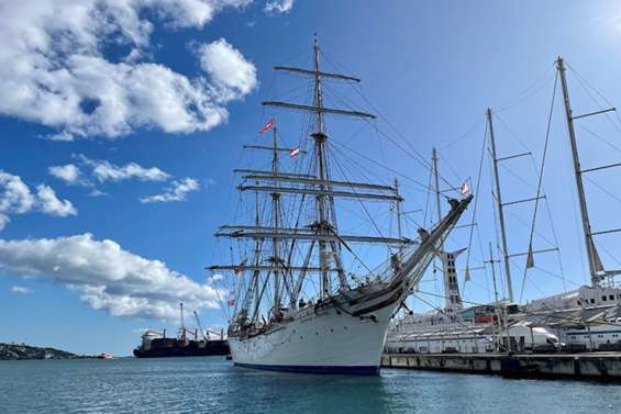 Un navire-école norvégien à Tahiti