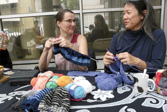 Les Petites mailles de Calédonie ont tricoté pour les sans-abri