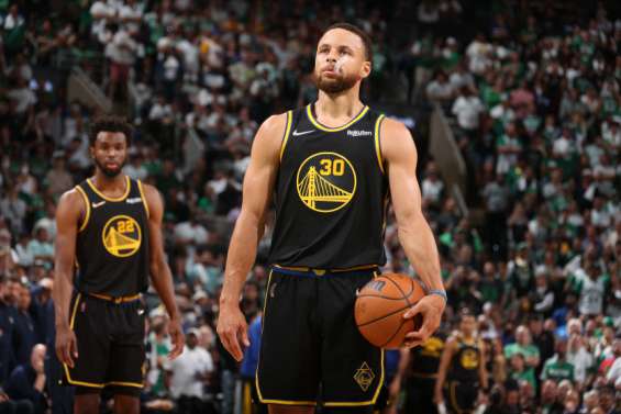 Stephen Curry relance Golden State contre Boston