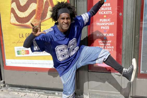 Un artiste kanak diplômé de l'école du mime à Montreuil