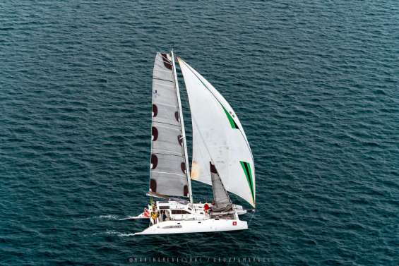 Le catamaran australien Rushour grand patron de la Groupama Race