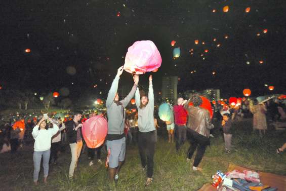 Magenta : le ciel de Nouméa s'est illuminé pour son 168e anniversaire