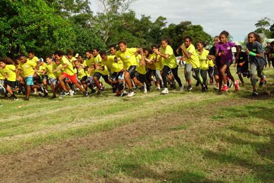 Un cross scolaire entre terre et mer à Déva