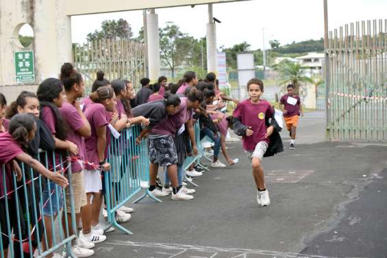 Cross scolaire : un mercredi matin à courir
et à encourager les copains à Kaméré