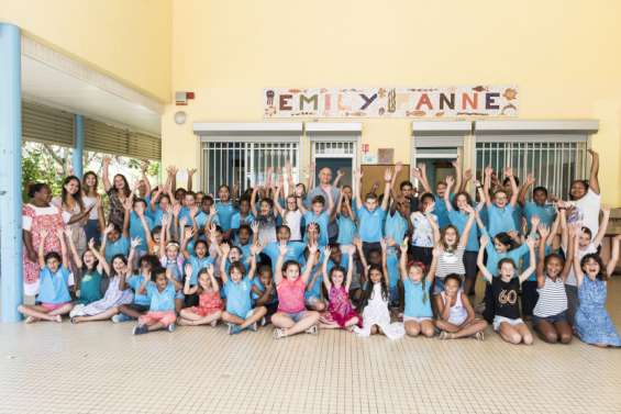 L'émouvant adieu des élèves et du personnel à l'école Emily-Panné