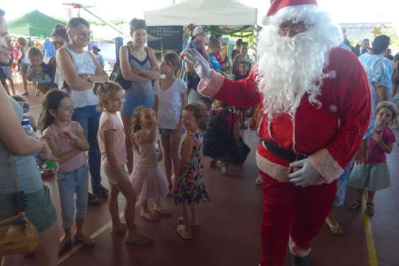 L'homme en rouge est passé par Païta