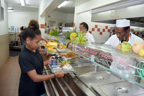 Les cuisiniers de l'internat de Bourail ont ravi les papilles des élèves