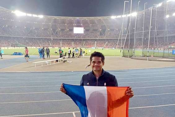 Un javelot planté dans la cour des grands