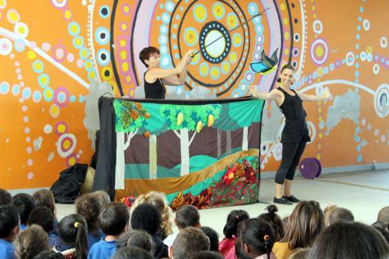 Païta : le Dansôbus sillonne le pays et apporte l'art vivant au plus près des écoliers 