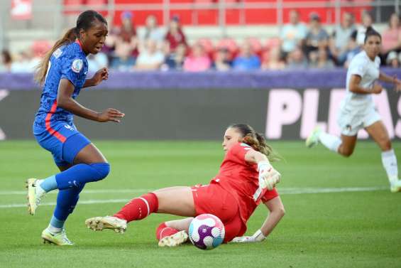Euro féminin : les Bleues frappent fort d'entrée
