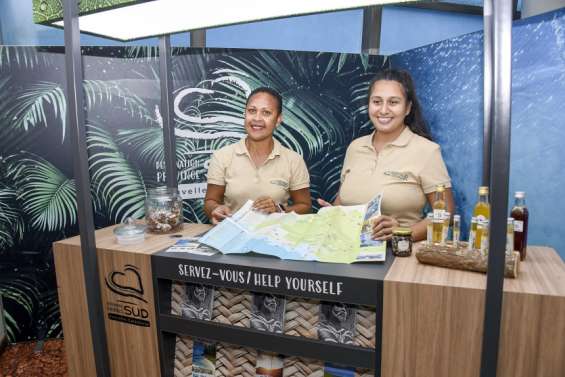 Un point d'information de Destination province Sud installé à l'Aquarium