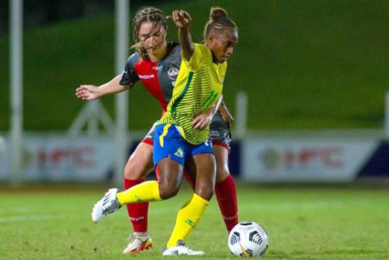 Football : les Calédoniennes tiennent tête aux Salomonaises et filent en quart de finale