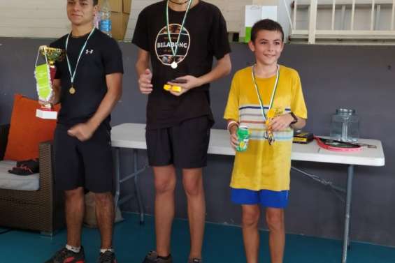 Des jeunes ont joué en attendant les cadors