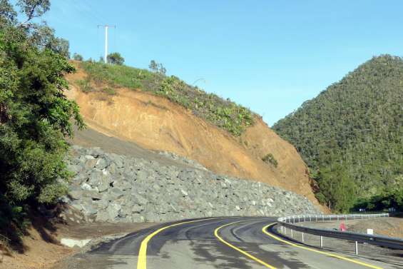 Païta : des travaux de confortement du col de Katiramona sont en cours