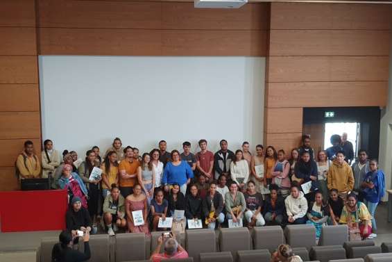 Dernière réunion pour les étudiants