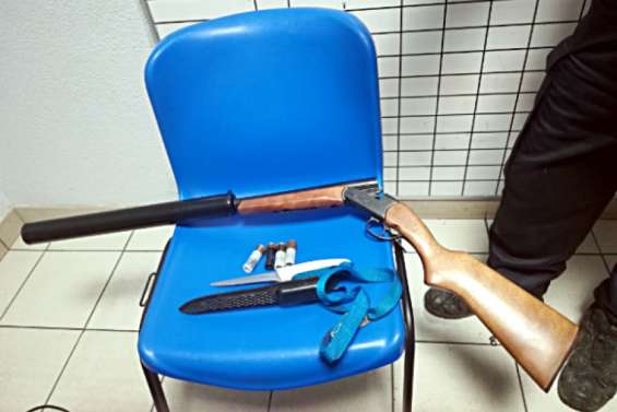 Refoulé d’un bar, il menace de mort le videur avec un fusil