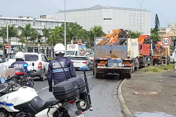 Une opération escargot menée par le syndicat des rouleurs et du BTP vient de débuter à Nouméa
