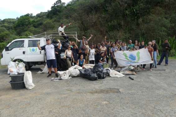 Mise à l'eau de Gadji : toujours trop de déchets 10 ans après