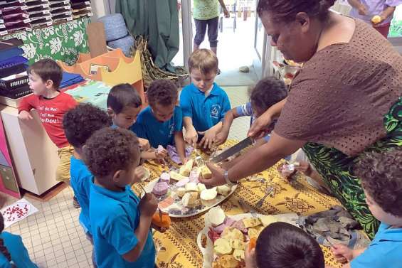Un grand bougna cuisiné par des écoliers de Bourail