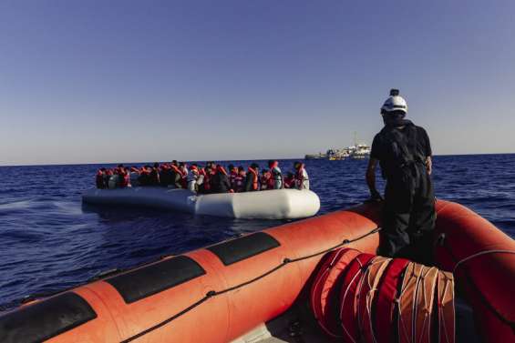 Des dizaines de migrants naufragés en mer Égée