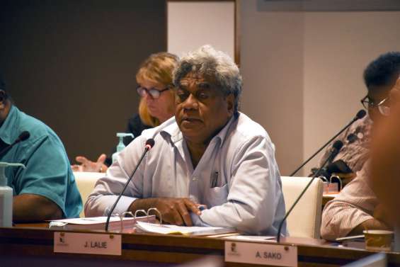 Favoritisme : Lalié accuse l'État de 