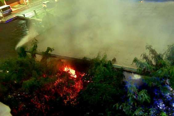 Une maison part en fumée à la Vallée-du-Génie