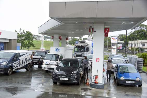 Carburant : Ruée dans les stations-service