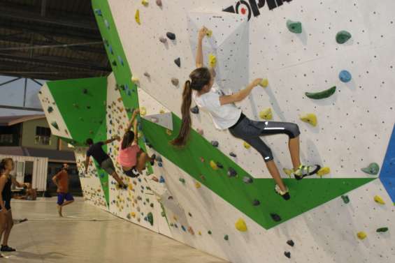 Quatre jours de compétition au mur d'escalade de Koutio