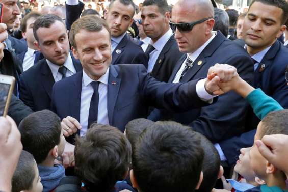 Macron en Algérie pour renouer les liens