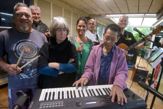 Les Magnetic's font revivre le bal caillasse à la Villa-musée de Païta