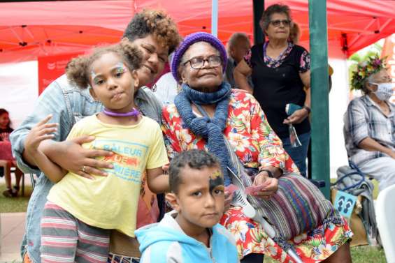 Les joyeuses retrouvailles de la kermesse des Cerisiers bleus