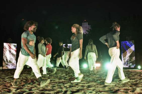 Danse contemporaine au parking de Boulari