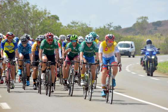 Les tours cyclistes de retour avec un parcours identique