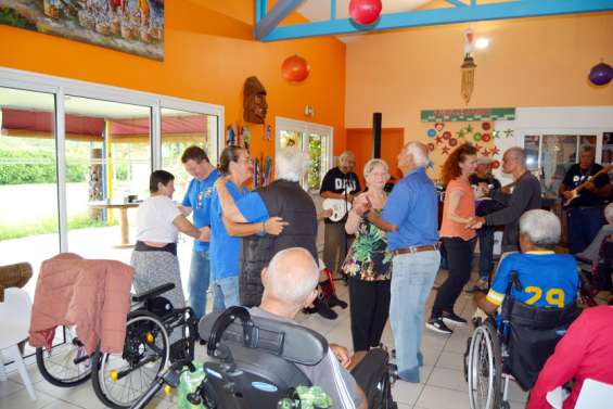 Bourail : le Kiwanis fait danser La Broussarde