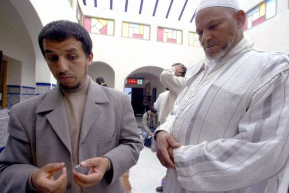 Visé par une expulsion, l'imam Iquioussen en fuite