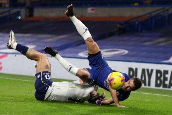 Chelsea accroché par Villa, City rattrapé par le coronavirus