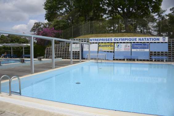 Des cours de natation gratuits à la piscine de Rivière-Salée